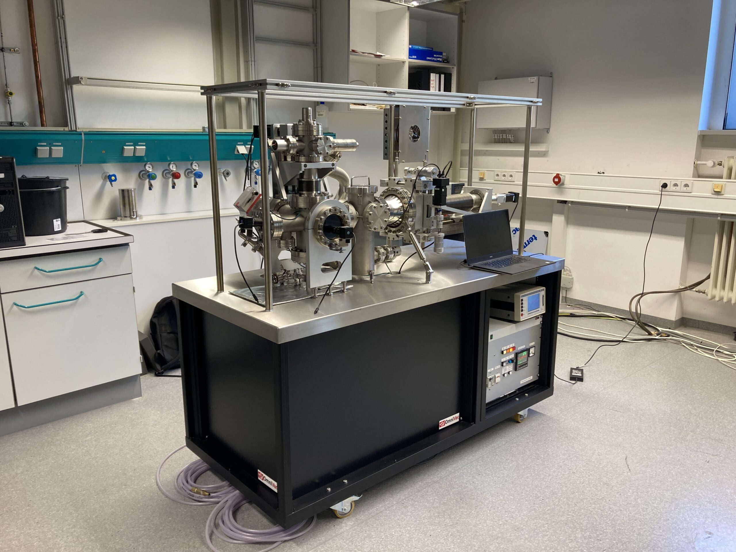 Customized UHV-System