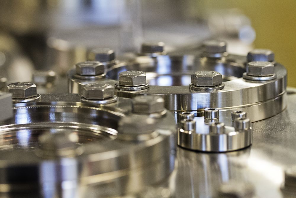 ConFlat flange hardware on a UHV chamber